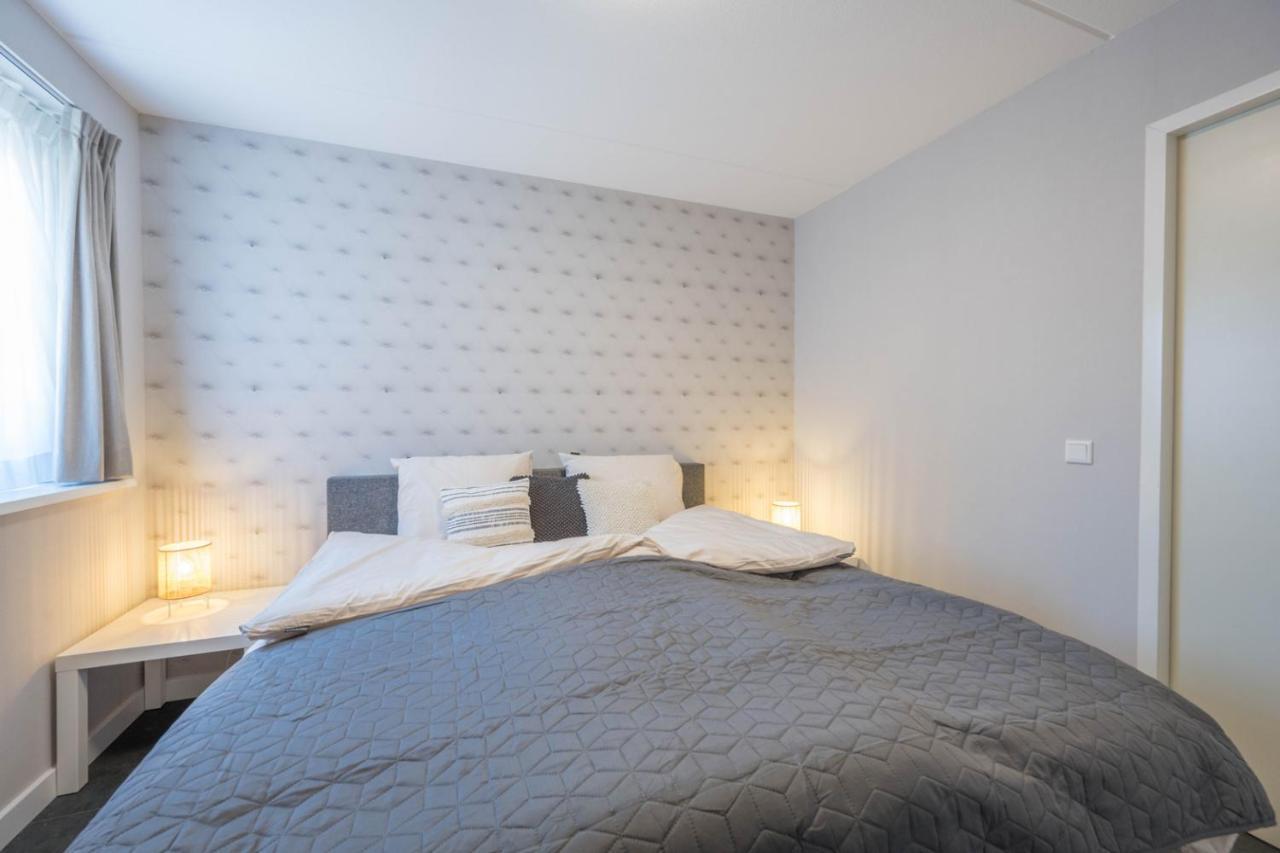 Meerzicht 24 - Luxury Family Accommodation With Beautiful Lake Side View Uitgeest Eksteriør billede