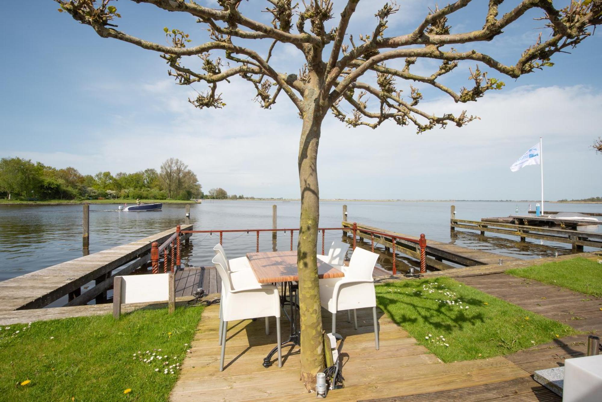 Meerzicht 24 - Luxury Family Accommodation With Beautiful Lake Side View Uitgeest Eksteriør billede